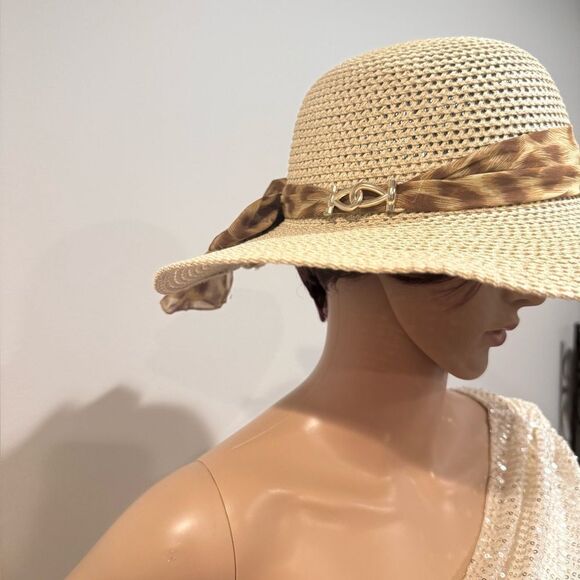 NWOT Straw Cream Wide Brim Hat with Leopard Band - Picture 2 of 4